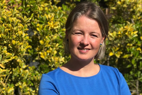 Frederike de Graaf looking at the camera with trees in the background