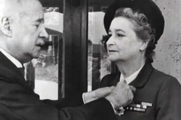 Jacqueline Mallet recieving a medal