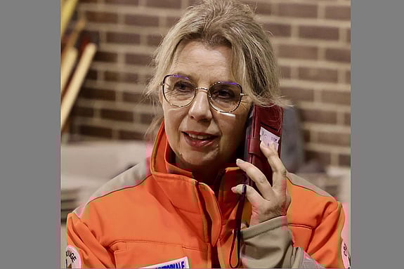 Fabienne Berquier in a phone call